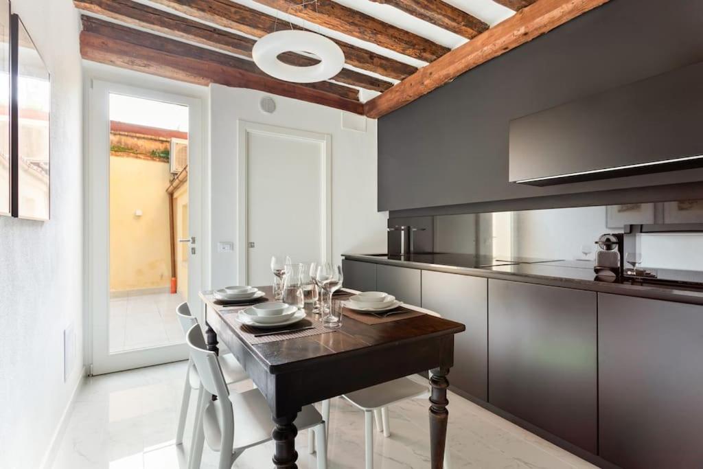 Dimora San Lorenzo Luxury Apartment Venesia Bagian luar foto