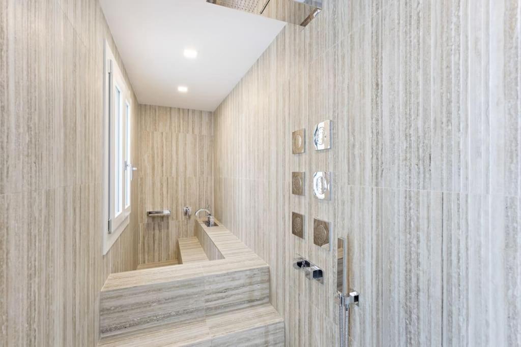 Dimora San Lorenzo Luxury Apartment Venesia Bagian luar foto